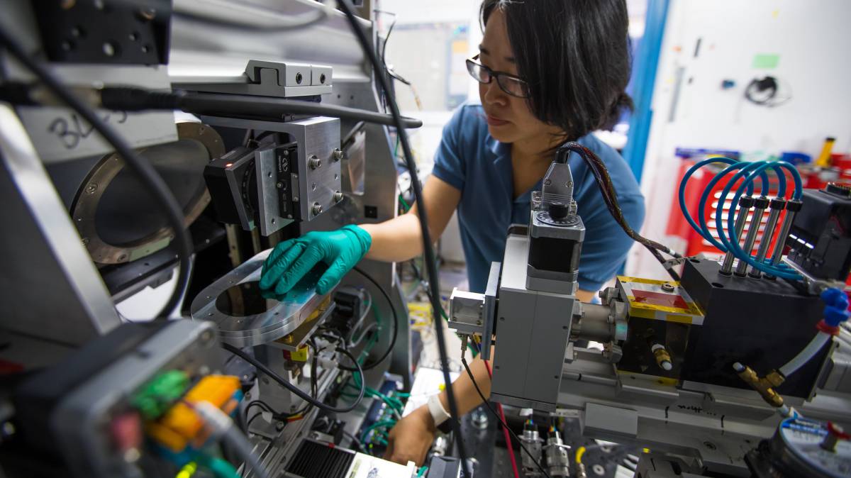 Una investigadora en un laboratorio de EE UU.