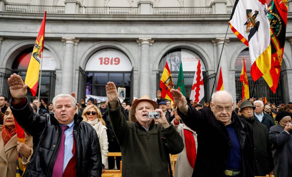 Franco supporters give fascist salutes at Madrid's Plaza de Oriente.