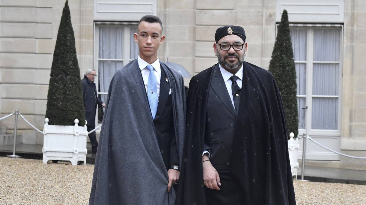 Mohamed VI y su hijo Hasán, el día 11 en París.