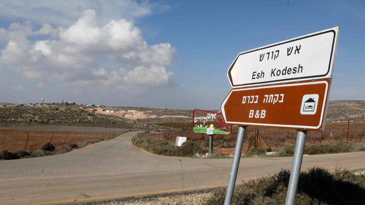 Una señal de Airbnb en Cisjordania.