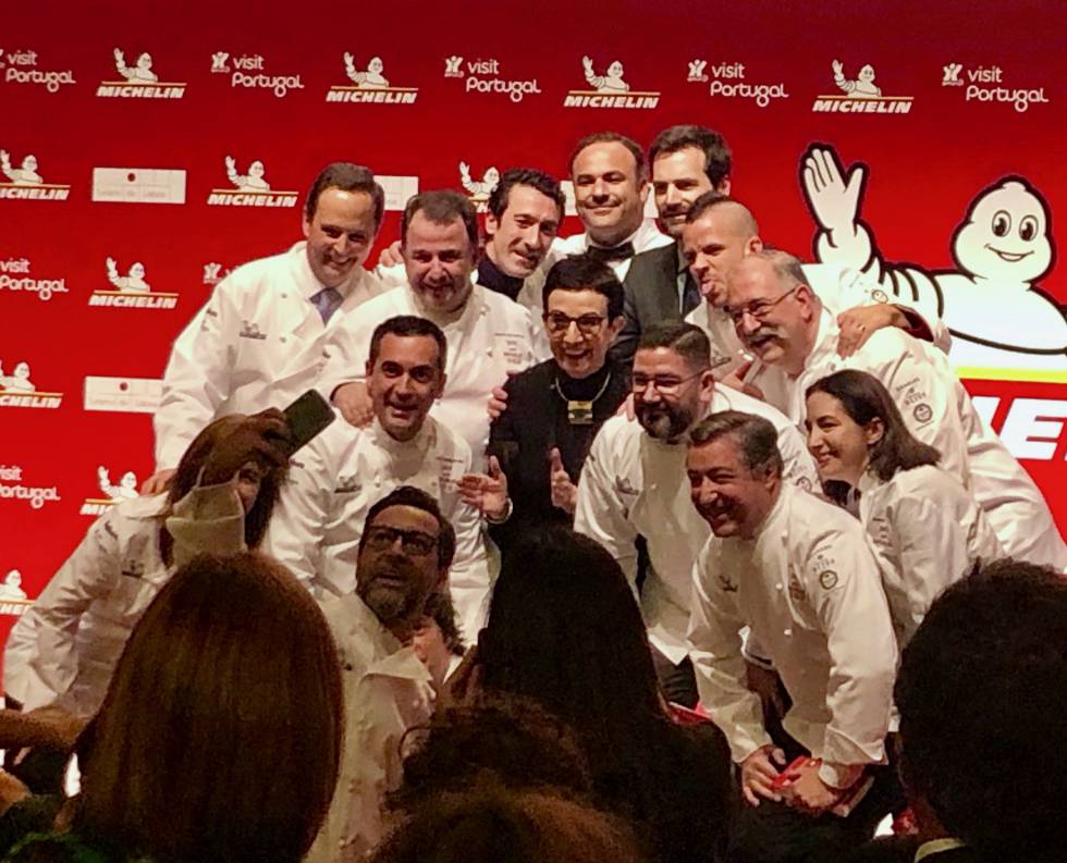 LOS CHEFS TRES ESTRELLAS JUNTO CON CARME RUSCALLEDA (CESANTE) CAPEL