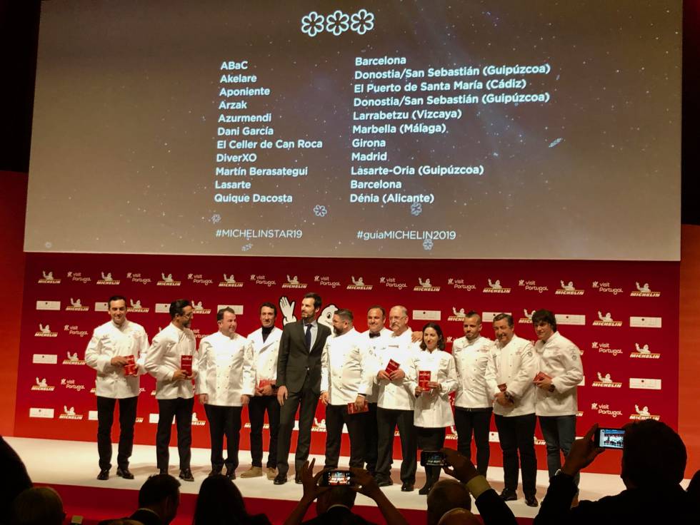 EL GRUPO DE LOS TRES ESTRELLAS CON EL DIRECTOR INTERNACIONAL DE LAS GUÍAS GWENDAL POULLENNEC CAPEL