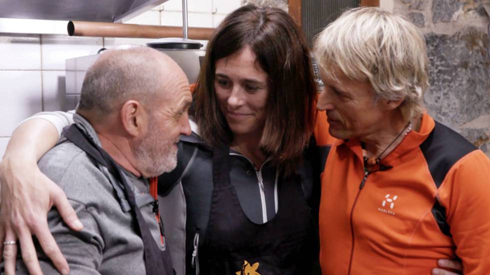 Juanito Oiarzabal, Edurne Pasabán y Jesús Calleja en 'Planeta Calleja'.rn