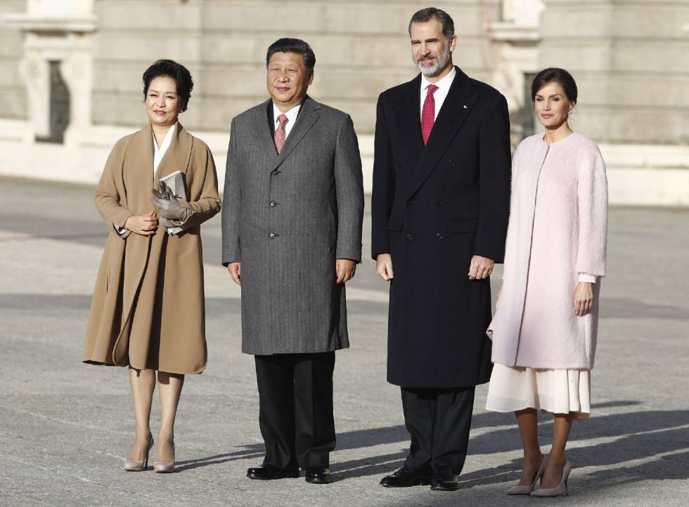 De izquierda a derecha: la primera dama de China, Peng Liyuan; el presidente de China, Sr. Xi Jinping; el rey Felipe VI; y la reina Letizia. ECONOMIA Eduardo Parra - Europa Press