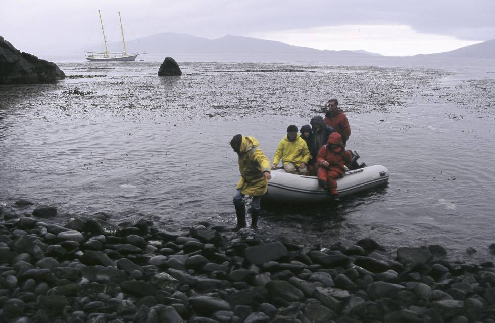Desembarco en la isla de Hornos.