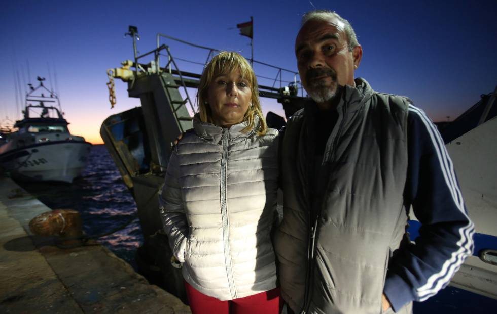 José Durá and his wife Pepi Irles at the port in Santa Pola.