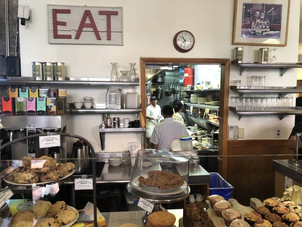 OBRADOR Y DESPACHO DEL PRIMITIVO CLINTON BAKERY, CONTIGUO AL MODERNO LOCAL CAPEL