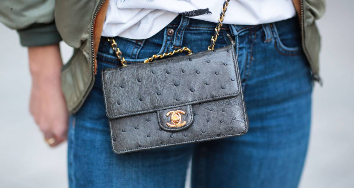 Un bolso de avestruz de Chanel, en una imagen tomada en París en mayo de 2016.