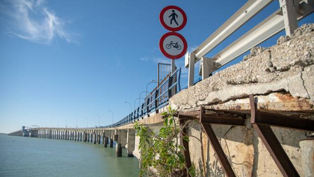 El puente antiguo de Cádiz Jose León de Carranza.