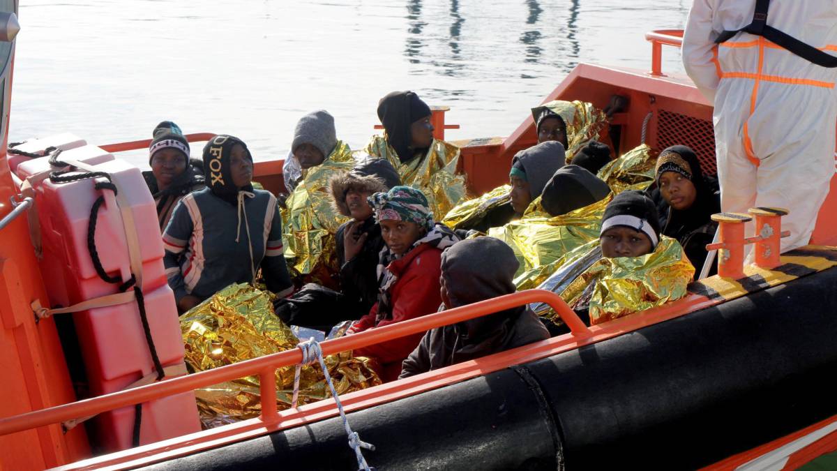 Migrantes rescatados este domingo, en Melilla.