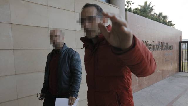 Agentes de policía llegan al Diario de Mallorca.