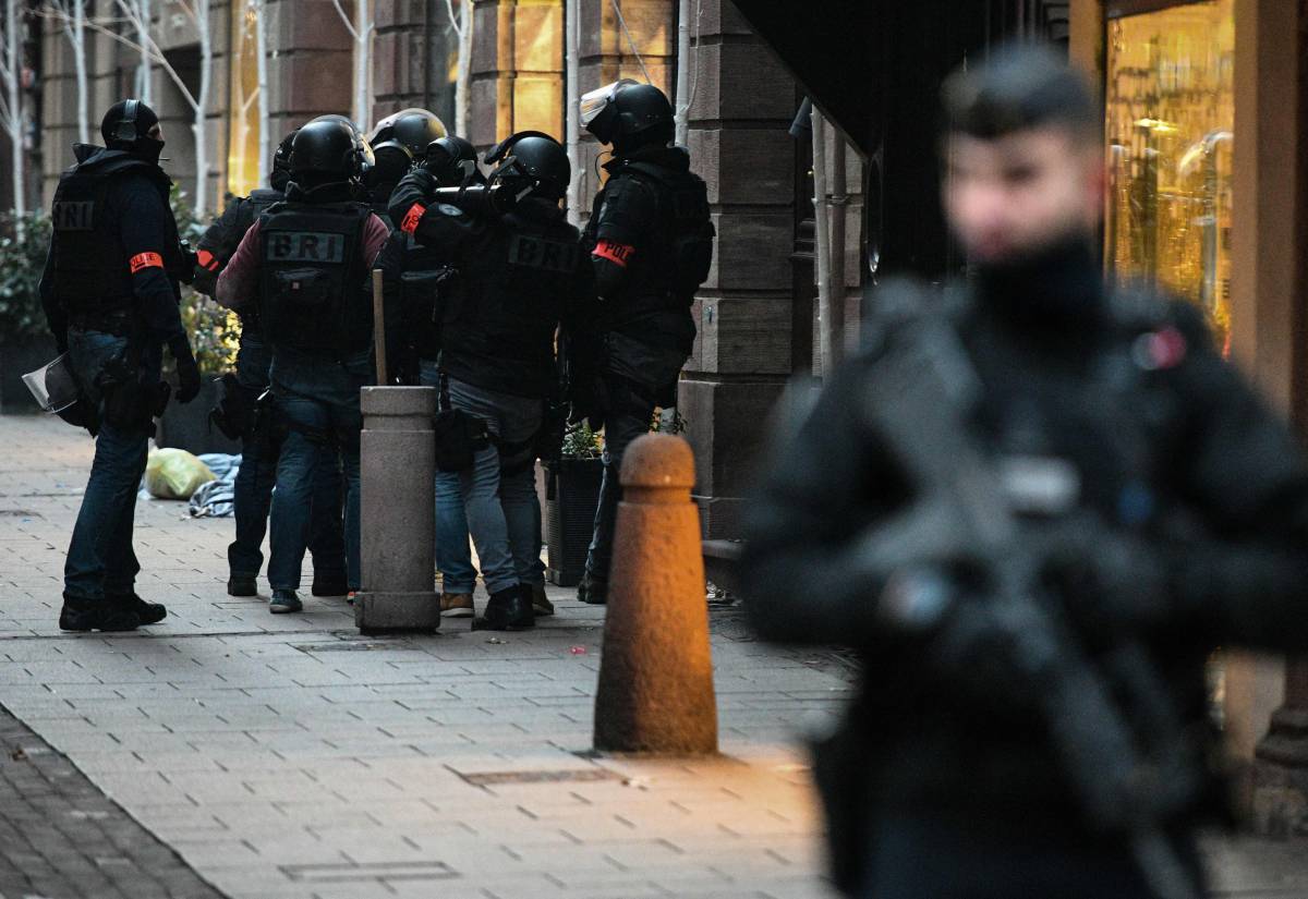 Miembros de las fuerzas especiales francesas, en la zona del suceso.