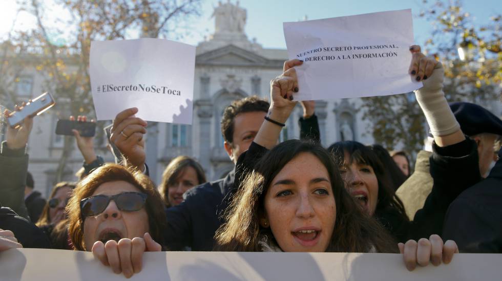 Concentraciones contra el ataque a la libertad de prensa en Baleares, en imágenes