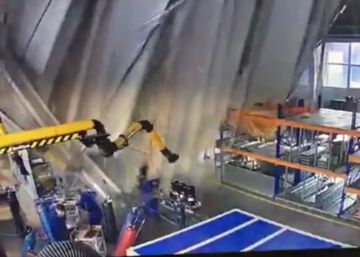 Tres muertos y cuatro heridos tras derrumbarse el techo de una fábrica