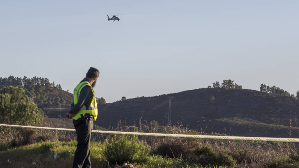 Equipos de emergencias trabajando en la zona en la que se encontró el cádaver de la profesora Laura Luelmo, en Huelva.rn