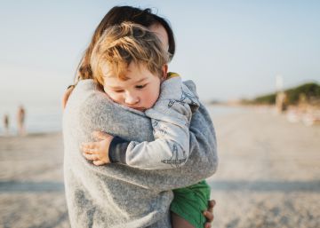 Las luces y las sombras de una maternidad expatriada