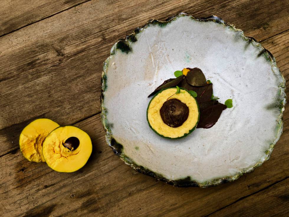 CREMOSO DULCE DE LÚCUMA, CHOCOLATE AL 75%, CAFÉ CAJAMARQUINO Y MANDARINA CAPEL