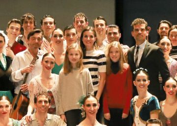El homenaje sorpresa de la reina Letizia y sus hijas al Ballet Nacional