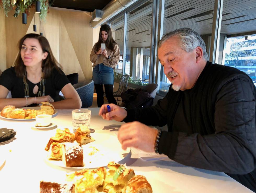Montse Abellá, pastelera de Sant Celoni, con Paco Torreblanca en un momento de la cata.