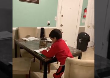 Mãe flagra filho de seis anos usando Alexa para fazer lição de casa