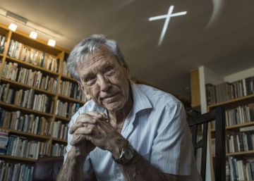 El premiado escritor israelí Amos Oz muere de cáncer a los 79 años
