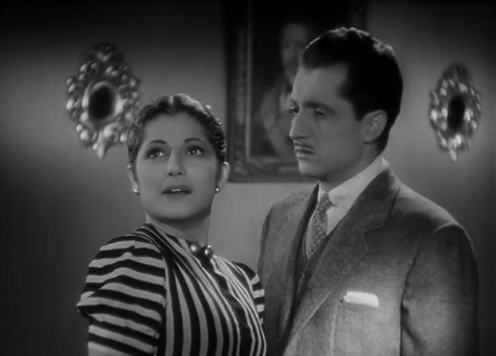 Juanita Reina en una película donde hay fases que exhibe la estética de los documentales soviéticos, como si Eisenstein se hubiera trasladado a la Andalucía del siglo XIX.