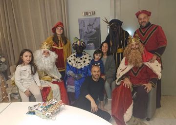 Iniesta pide perdón por una foto con un Baltasar pintado de negro