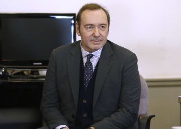 El hermano de Kevin Spacey asegura que el actor y él sufrieron abusos de su padre