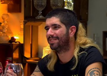 El nieto punk de Tàpies se presenta a ‘First Dates’ y dice que el arte de su abuelo no lo entiende nadie
