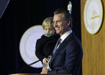 El gobernador de California, eclipsado por su hijo en su discurso inaugural