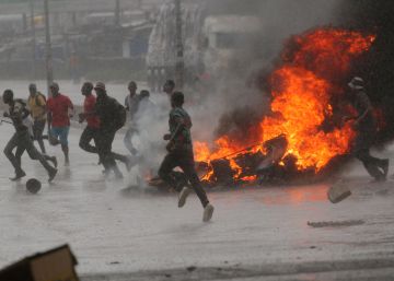 Disturbios en Harare por el aumento del precio del combustible