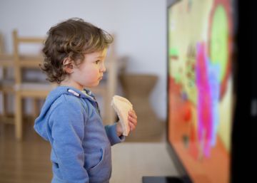 Premiar a los niños con tiempo de pantalla es tan malo como darles chucherías