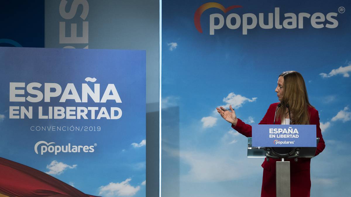 Marta González presenta el logotipo del PP.