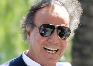 El juez suspende el juicio por paternidad de Julio Iglesias