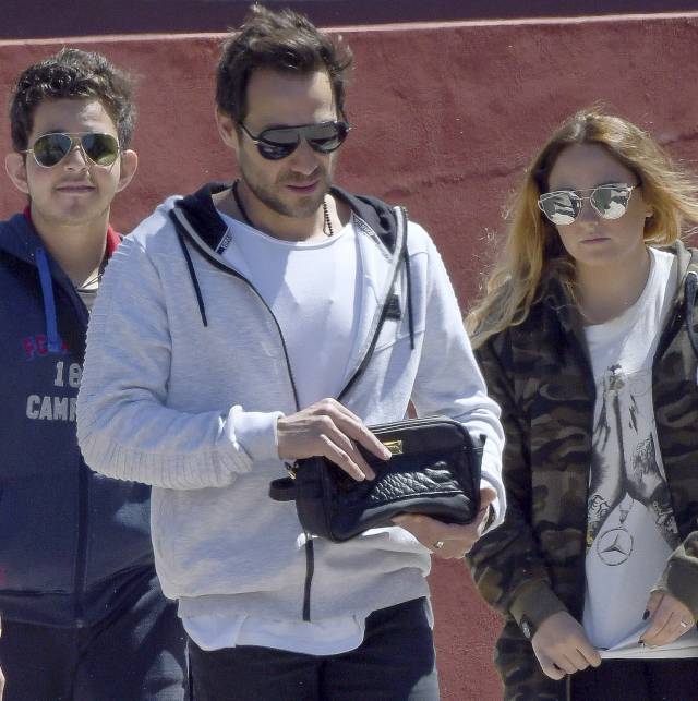 Antonio David, con sus dos hijos.