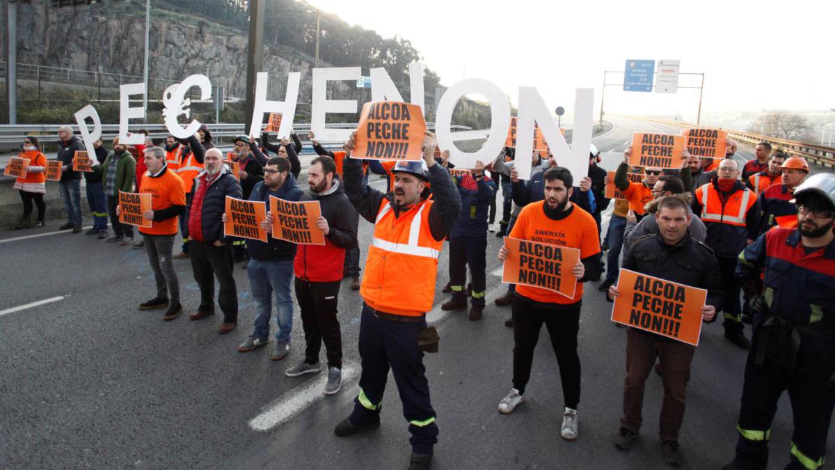 Trabajadores de Alcoa en A Coruña.