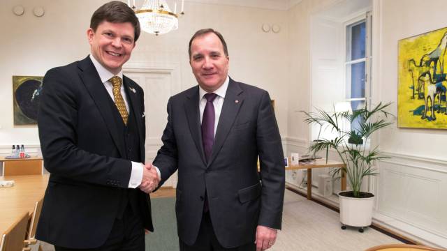 El presidente del Parlamento, Andreas Norlén, junto al primer ministro Stefan Lövfen.