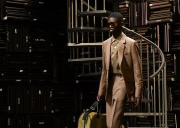 El muestrario: del último estreno de Lagerfeld a la llegada de Palomo al Met