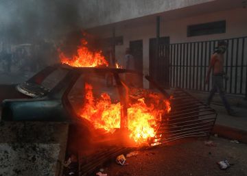 Distúrbios em Caracas após a tentativa fracassada de levante militar