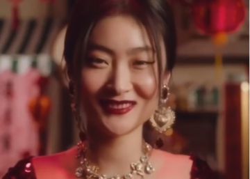 La modelo del polémico anuncio de Dolce & Gabbana dice que su carrera está acabada