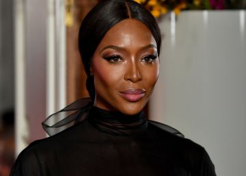 Naomi Campbell triunfa sobre la pasarela a los 48 años
