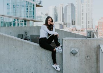 Las zapatillas blancas no pasan de moda: modelos a buen precio para esta primavera
