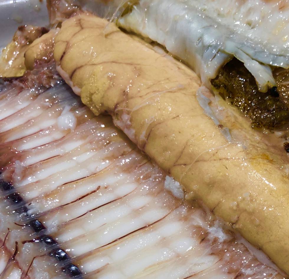 LENGUADO GADITANO SALVAJE A LA PARRILLA CON HUEVA GIGANTE CAPEL