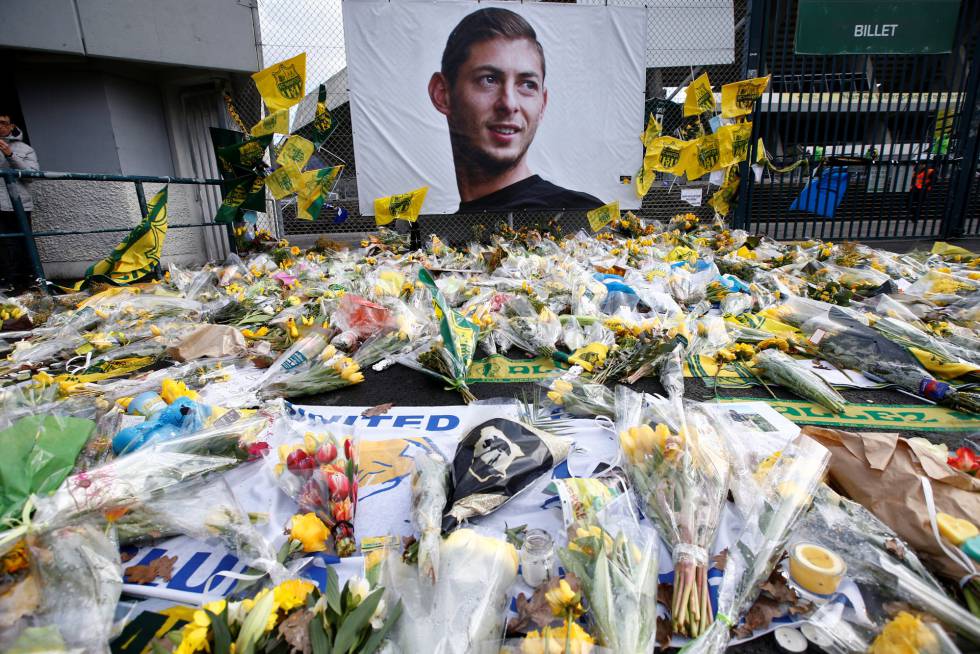 Tributes left outside a stadium in France in memory of Emiliano Sala.