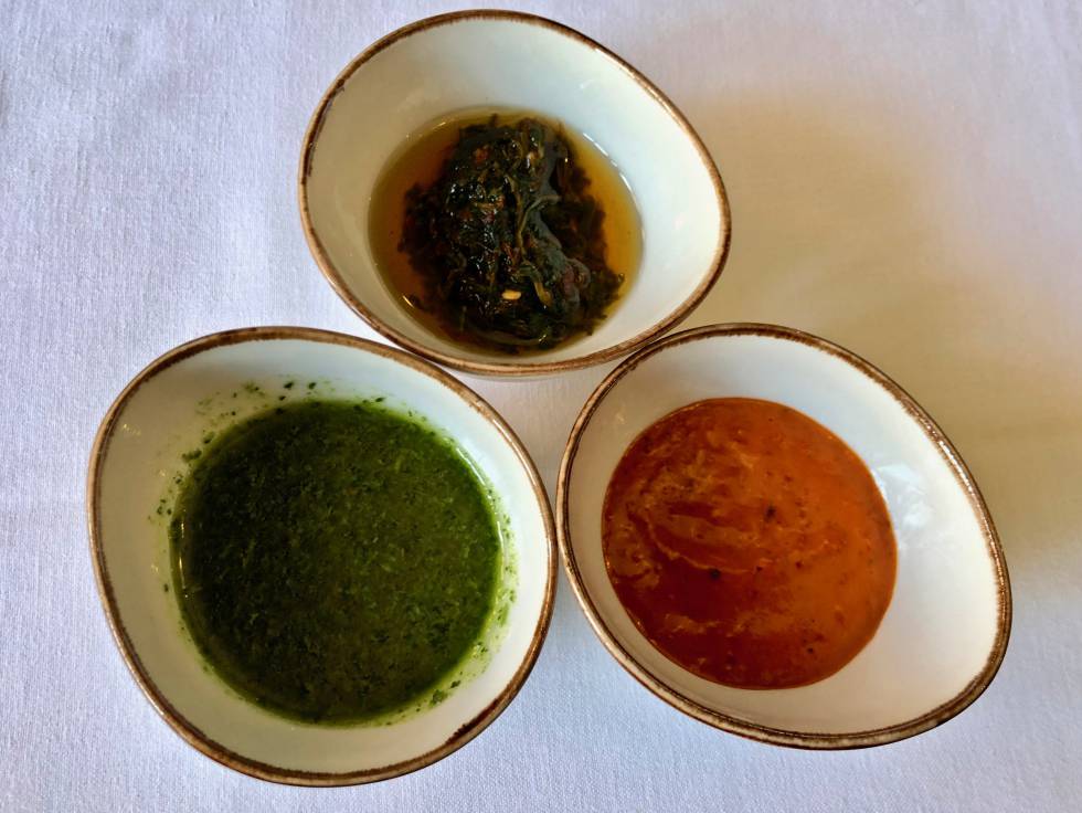 TRES MOJOS FRÍOS, TRADICIONALES, ROJO, VERDE Y DE HIERBAS, TRABAJADOS A MANO CAPEL