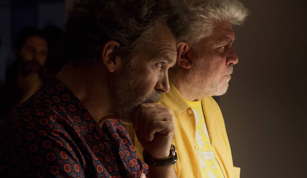 O diretor ao lado de Banderas, caracterizado como Salvador Mallo, durante a filmagem.