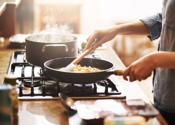 Cocinar y limpiar también contamina, y no solo la casa