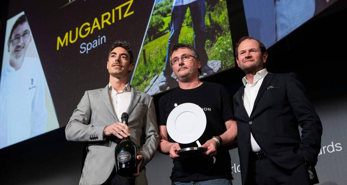 El chef de Mugaritz, Andoni Luis Aduriz, en el centro.