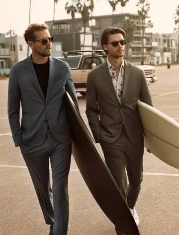 Junto al surfista Luke Stedman, Patrick Schwarzenegger personifica el espíritu libre y contemporáneo de Venice Beach para Mango Man.