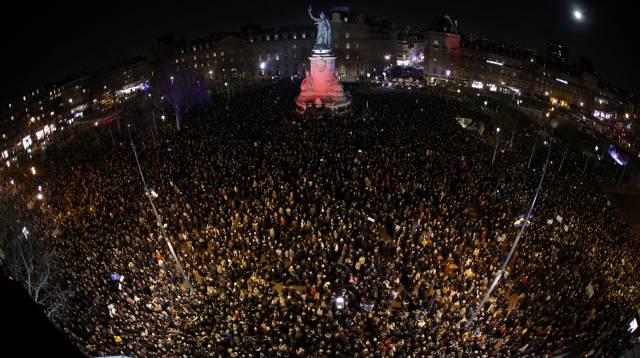 Concentración en la Plaza de la República.